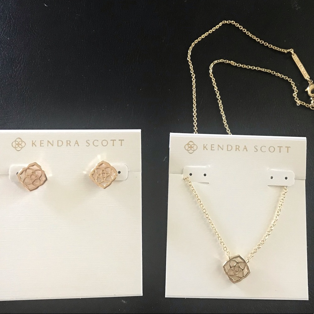 Kendra Scott Dira logo Gold earrings+necklaces